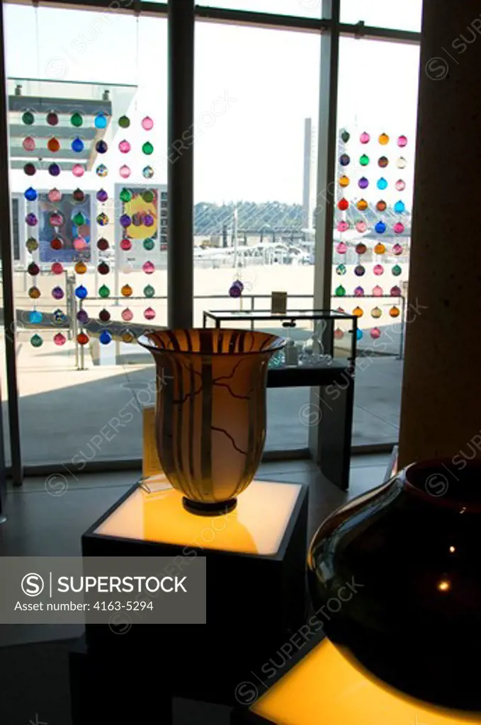 USA, WASHINGTON STATE, TACOMA, MUSEUM OF GLASS, GLASS ART