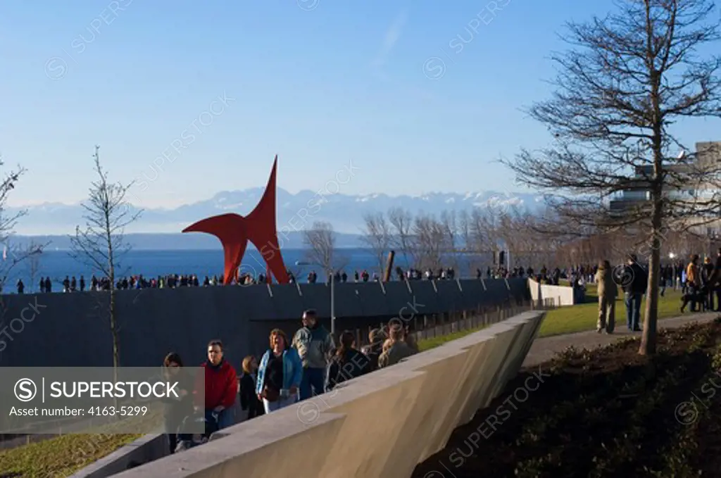 USA, WASHINGTON STATE, SEATTLE, OLYMPIC SCULPTURE PARK, VIEW OF EAGLE BY ALEXANDER CALDER