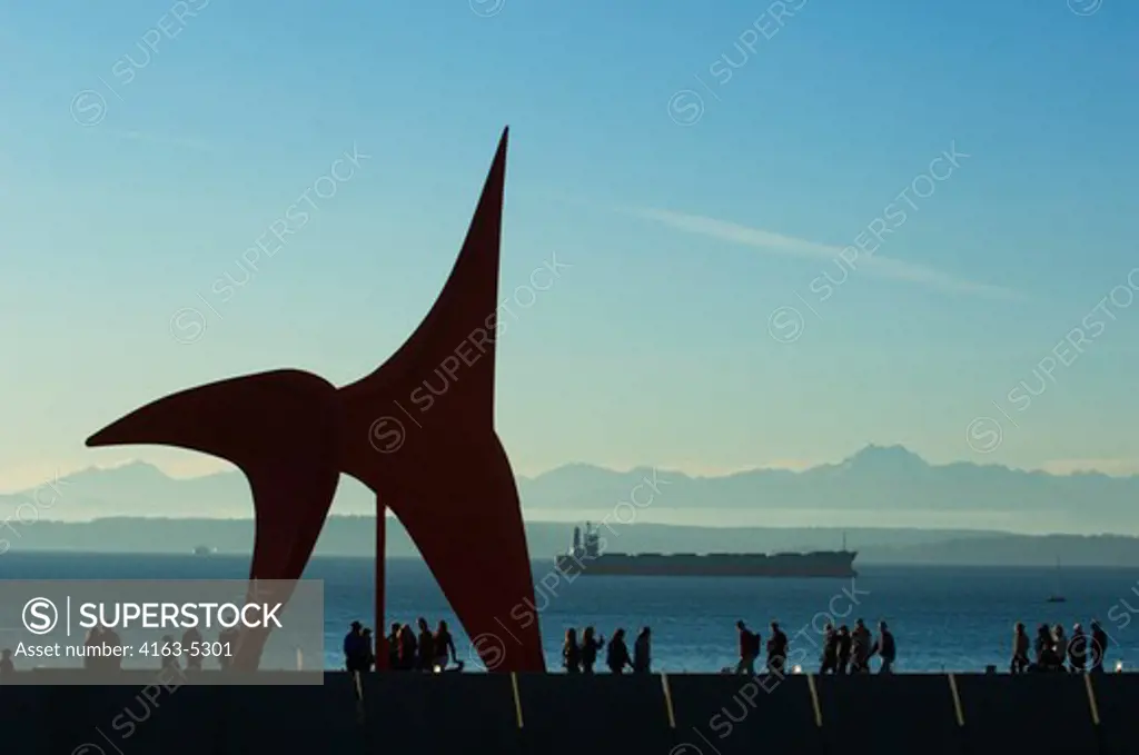 USA, WASHINGTON STATE, SEATTLE, OLYMPIC SCULPTURE PARK, VIEW OF EAGLE BY ALEXANDER CALDER, OLYMPIC MOUNTAINS IN BACKGROUND