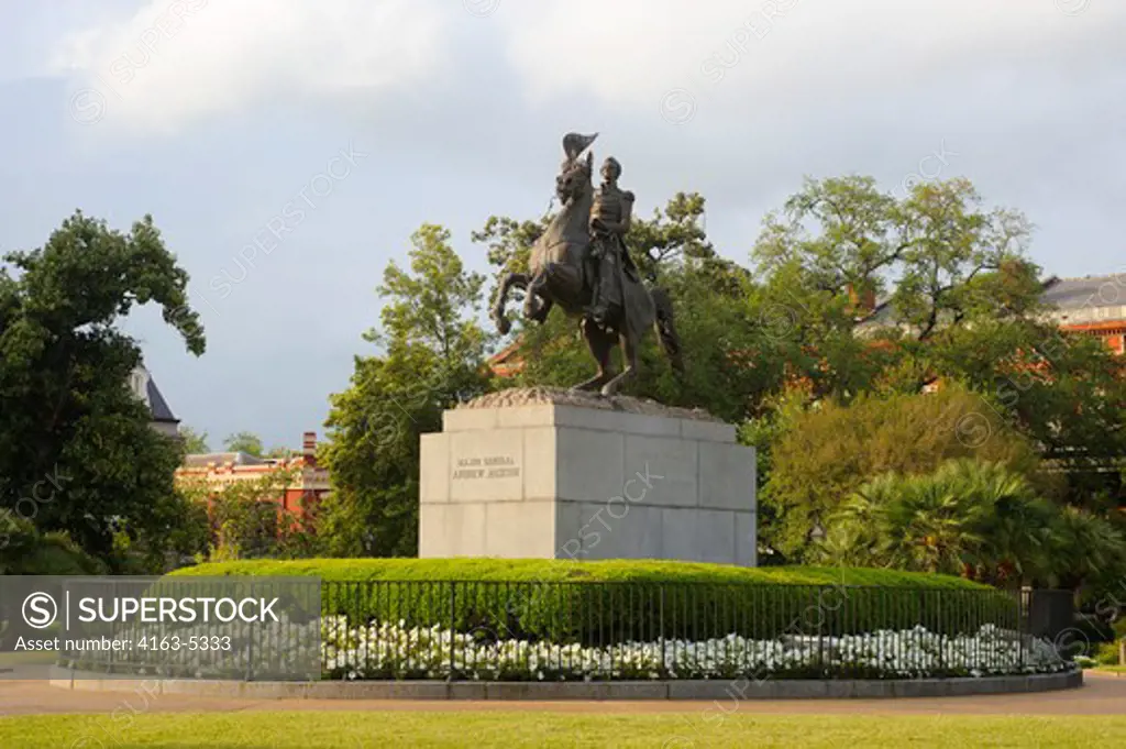USA, LOUISIANA, NEW ORLEANS, FRENCH QUARTER, JACKSON SQUARE WITH STATUE OF MAJOR GENERAL ANDREW JACKSON