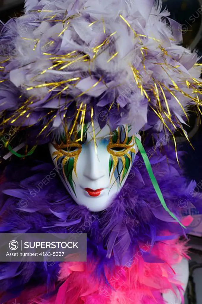 USA, LOUISIANA, NEW ORLEANS, FRENCH QUARTER, CARNIVAL MASK