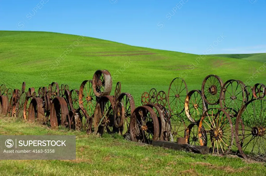 USA, WASHINGTON STATE, PALOUSE, UNIONTOWN, FENCE MADE OUT OF OLD WHEELS AT DAHMEN BARN ART GALLERY