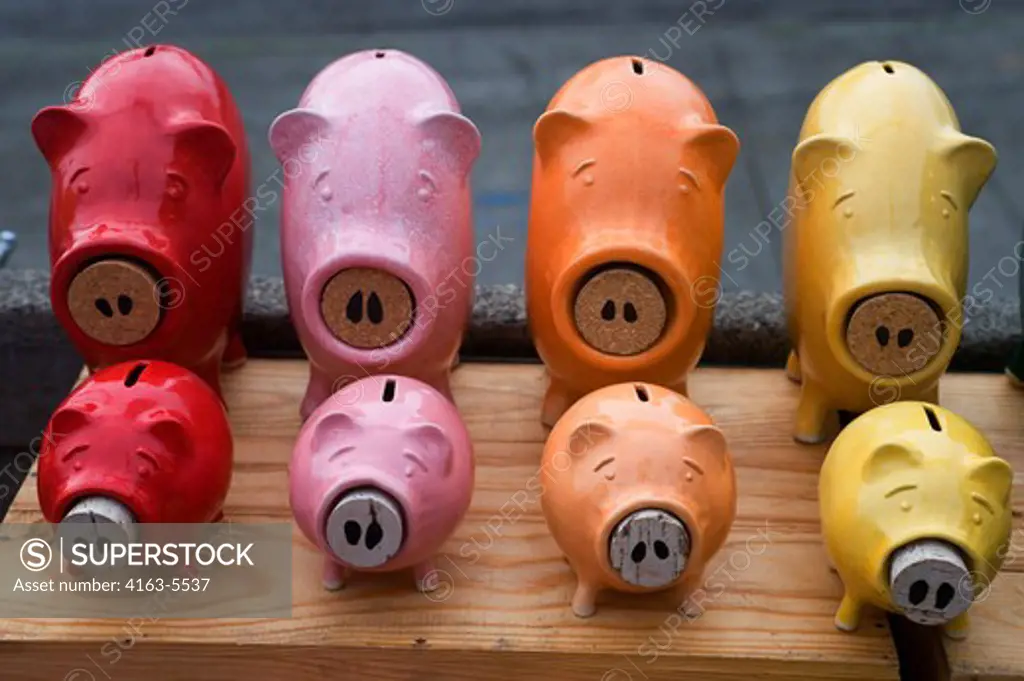 USA, WASHINGTON STATE, SEATTLE, PIKE PLACE MARKET, COLORFUL PIGGY BANKS FOR SALE