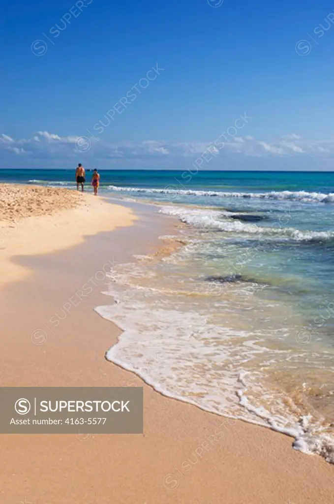 MEXICO, NEAR CANCUN, PLAYA DEL CARMAN, SURF ON WHITE SAND BEACH, PEOPLE