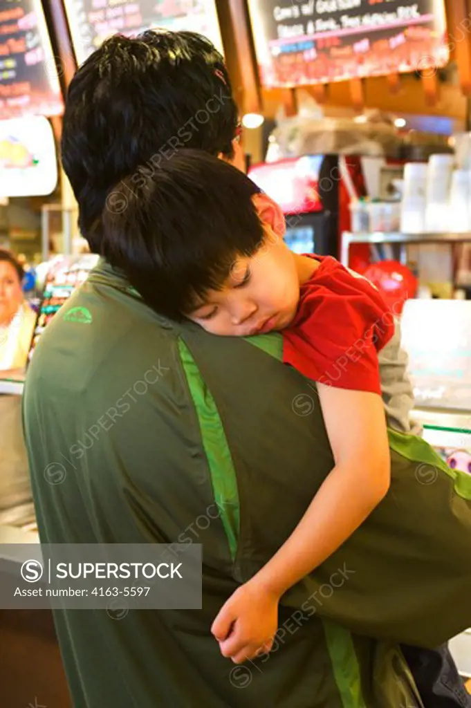 USA, WASHINGTON STATE, SEATTLE, PIKE PLACE MARKET, TIRED ASIAN BOY SLEEPING ON SHOULDER OF FATHER
