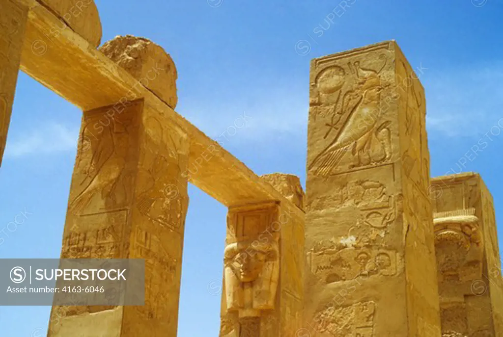 EGYPT, NEAR LUXOR, DEIR EL-BAHRI, TEMPLE OF QUEEN HATSHEPSUT, ANCIENT EGYPTIAN STATUES