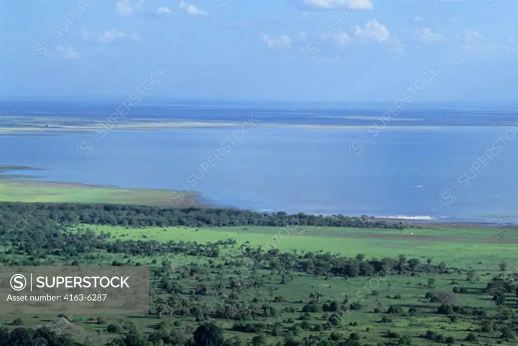 TANZANIA, VIEW OF GREAT RIFT VALLEY WITH LAKE MANYARA