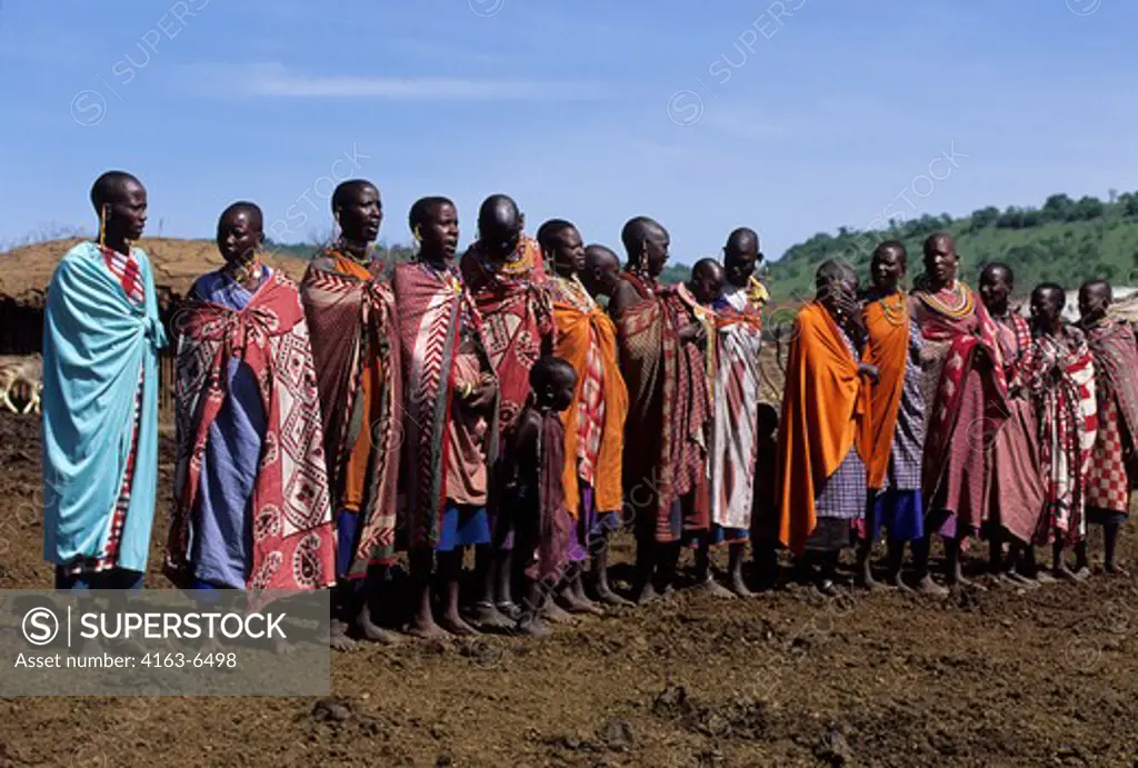 KENYA, MASAI MARA, MASAI VILLAGE, WOMEN SINGING WELCOMING SONG
