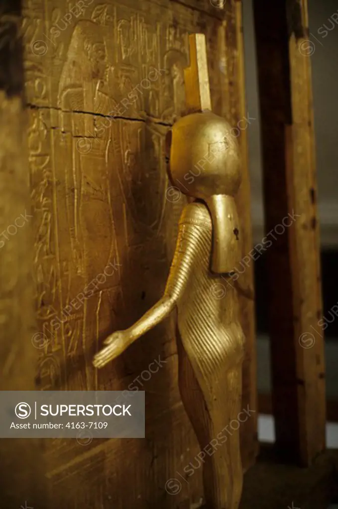 EGYPT, CAIRO, EGYPTIAN MUSEUM OF ANTIQUITIES, TUTANKHAMUN, SHRINE, GODDESS ISIS, STATUE