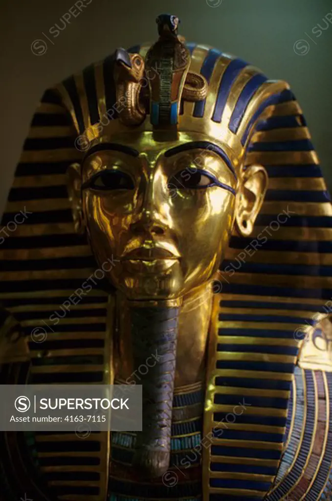 EGYPT, CAIRO, EGYPTIAN MUSEUM OF ANTIQUITIES, TUTANKHAMUN'S GOLD MASK, CLOSE-UP