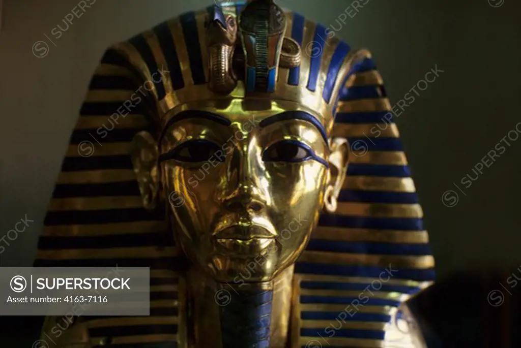 EGYPT, CAIRO, EGYPTIAN MUSEUM OF ANTIQUITIES, TUTANKHAMUN'S GOLD MASK, CLOSE-UP
