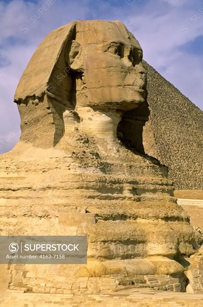 EGYPT, CAIRO, GIZA, SPHINX WITH CHEOPS PYRAMID IN BACKGROUND