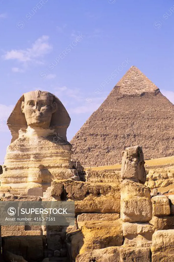 EGYPT, CAIRO, GIZA, SPHINX WITH CHEOPS PYRAMID IN BACKGROUND