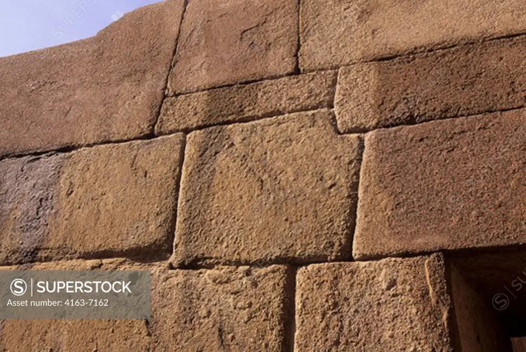 EGYPT, CAIRO, GIZA, SPHINX AREA, ANCIENT WALL WITH PRECISE STONEWORK