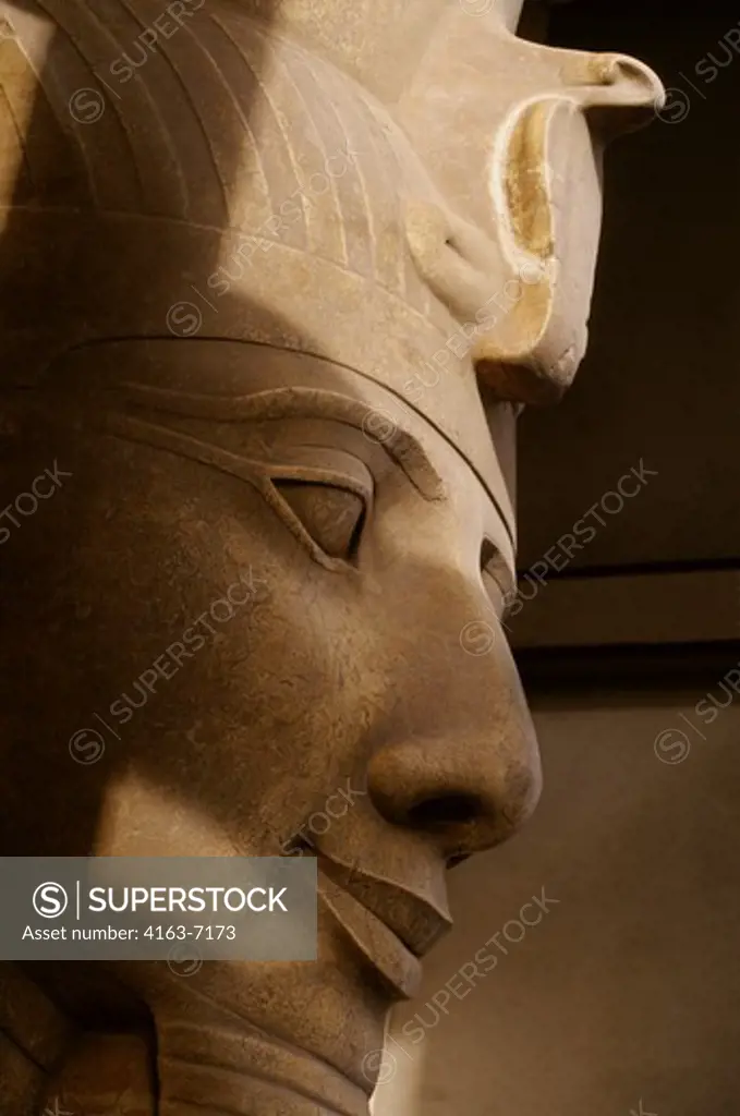 EGYPT, NEAR CAIRO, MEMPHIS, STATUE OF RAMSES II, CLOSE-UP