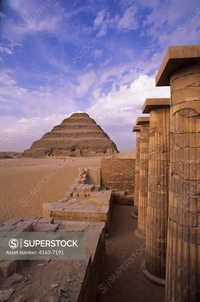 EGYPT, NEAR CAIRO, SAKKARA, STEP PYRAMID, 2686 BC, OLDEST STONE STRUCTURE IN WORLD