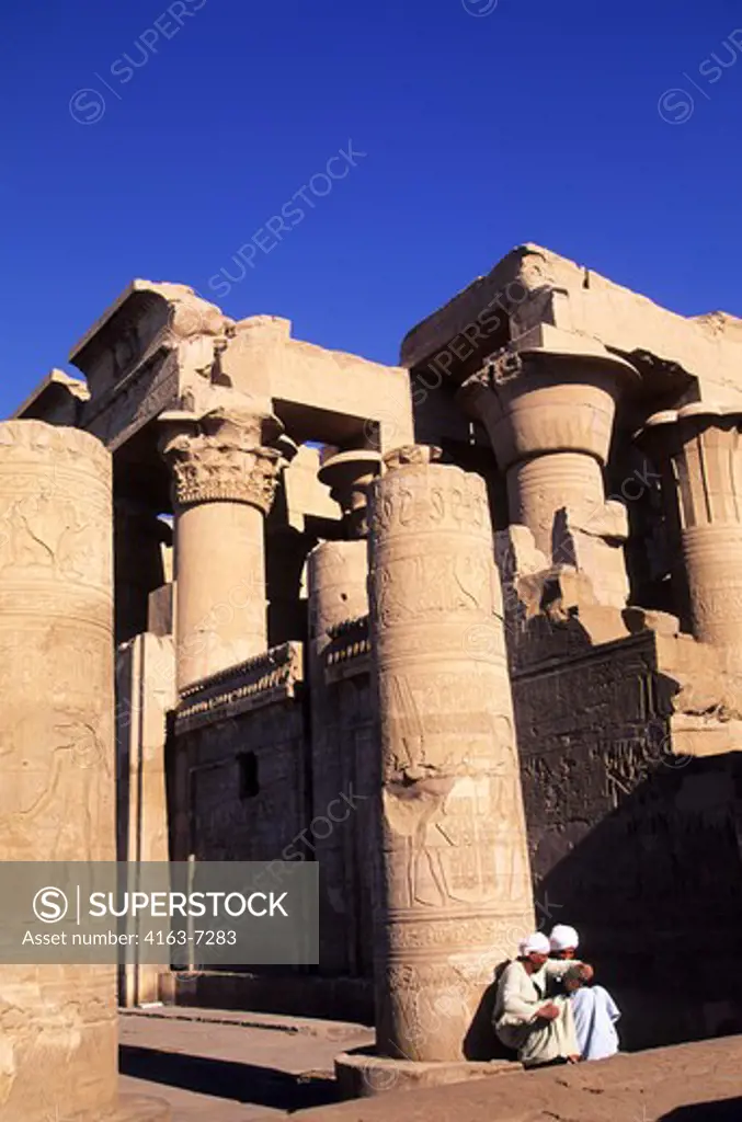 EGYPT, NILE RIVER, KOM OMBO TEMPLE, COLUMNS WITH LOCAL MEN