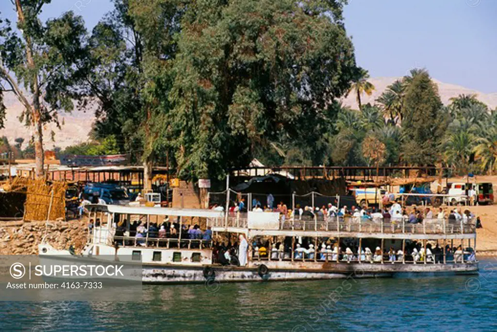 EGYPT, NILE RIVER AT LUXOR, LOCAL FERRY