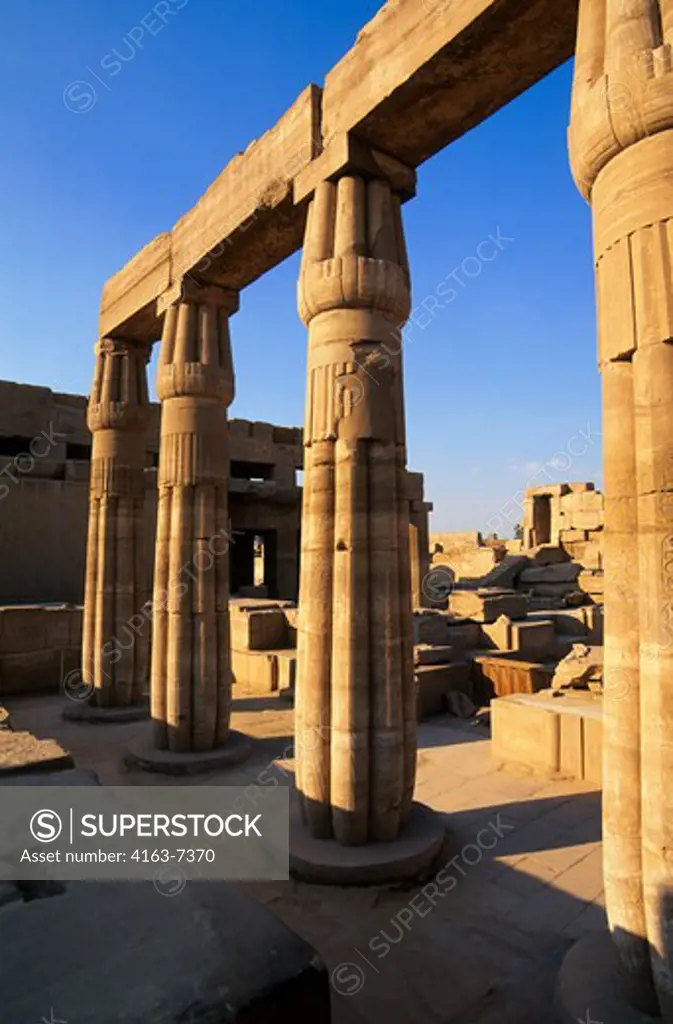 EGYPT, NILE RIVER, LUXOR, TEMPLE OF KARNAK, COURTYARD OF THE MIDDLE KINGDOM, COLUMNS