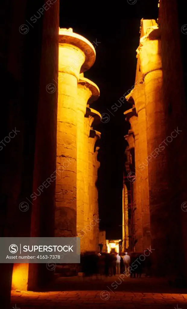 EGYPT, NILE RIVER, LUXOR, TEMPLE OF KARNAK, AT NIGHT