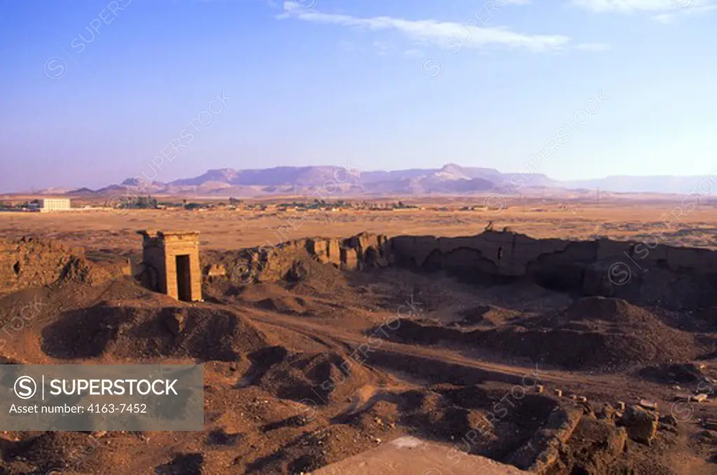 EGYPT, DENDERA, TEMPLE OF DENDERA, TEMPLE OF HATHOR, VIEW FROM TEMPLE