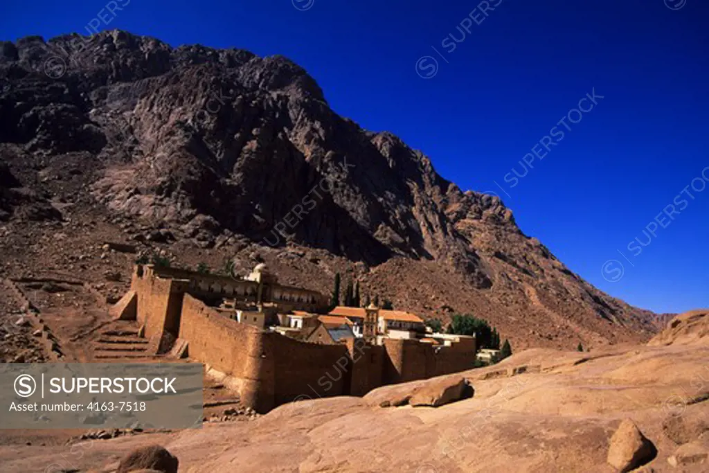 EGYPT, SINAI PENINSULA, VIEW OF ST. CATHERINE'S MONASTERY, FOUNDED IN 342 A.D.