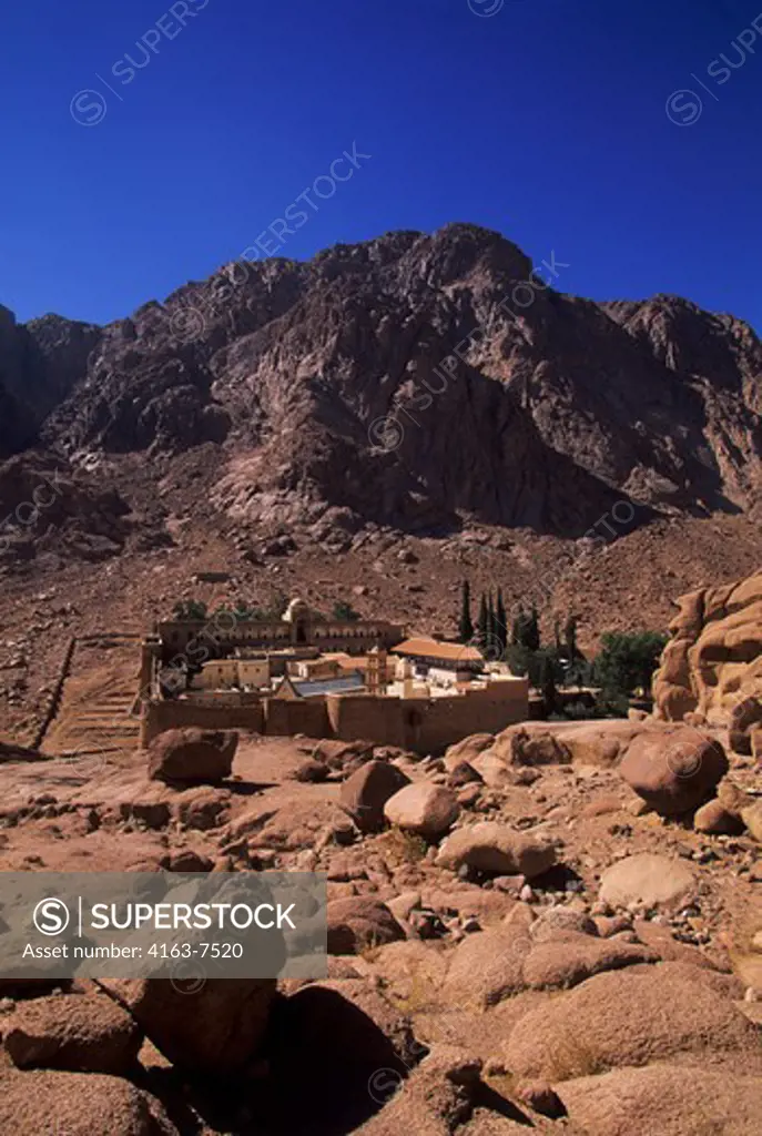 EGYPT, SINAI PENINSULA, VIEW OF ST. CATHERINE'S  MONASTERY, FOUNDED IN 342 A.D.