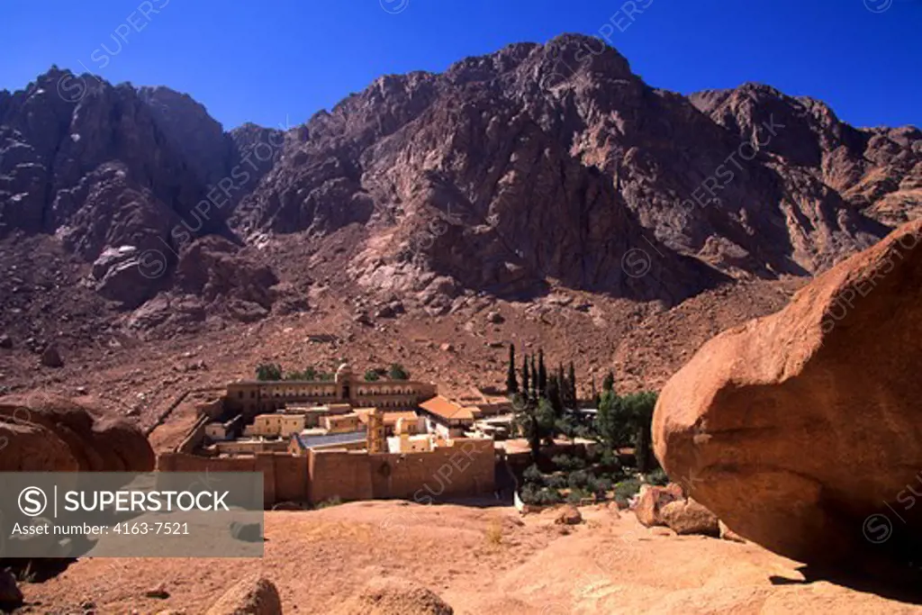 EGYPT, SINAI PENINSULA, VIEW OF ST. CATHERINE'S  MONASTERY, FOUNDED IN 342 A.D.