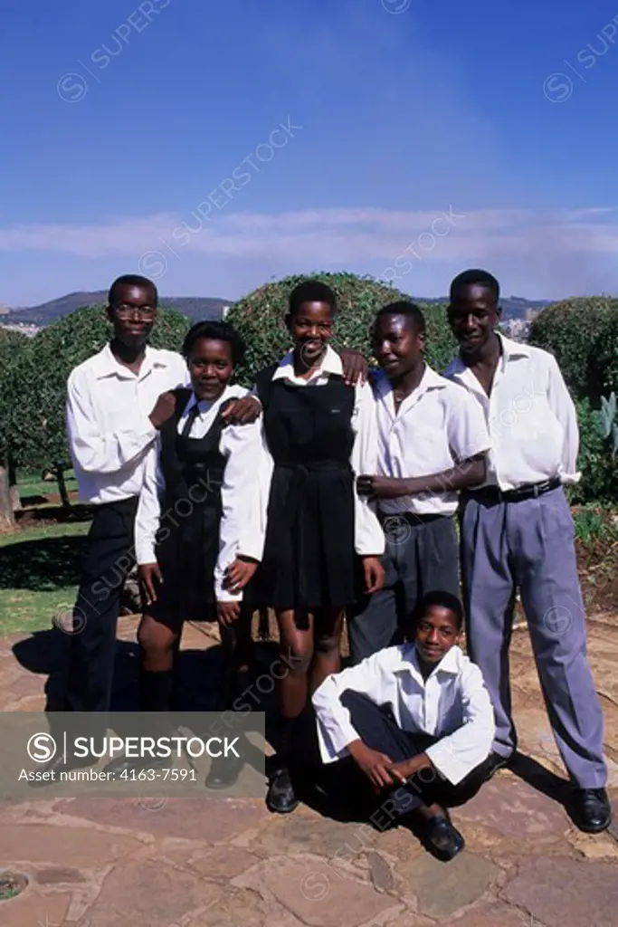 SOUTH AFRICA, PRETORIA, SCHOOL CHILDREN IN PARK, POSING