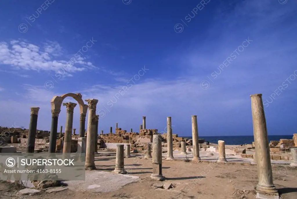 LIBYA, NEAR TRIPOLI, SABRATHA, CURIA, (SENATE HOUSE), ARCH
