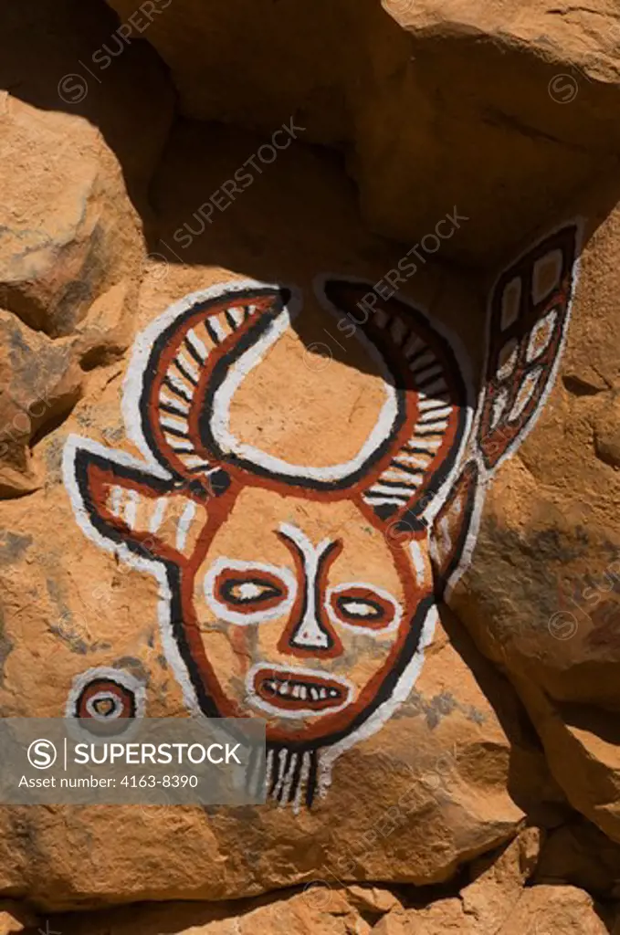 MALI, NEAR BANDIAGARA, DOGON COUNTRY, SONGHO DOGON VILLAGE, CEREMONIAL SITE FOR CIRCUMCISION RITUALS, DETAILS OF CLIFF PAINTINGS