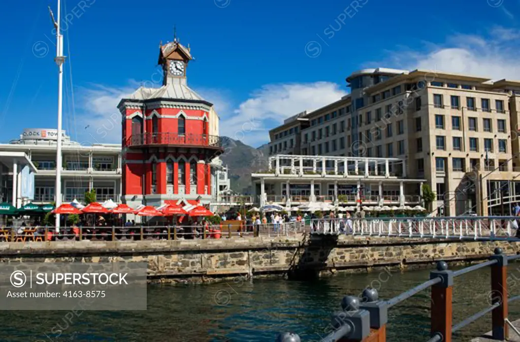 SOUTH AFRICA, CAPE TOWN, WATERFRONT, HISTORIC CLOCKTOWER