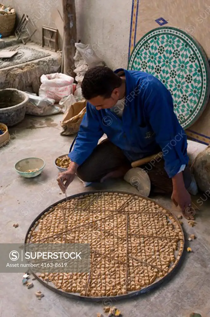 MOROCCO, FEZ, POTTERY DISTRICT, PEOPLE MAKING POTTERY AND CERAMICS