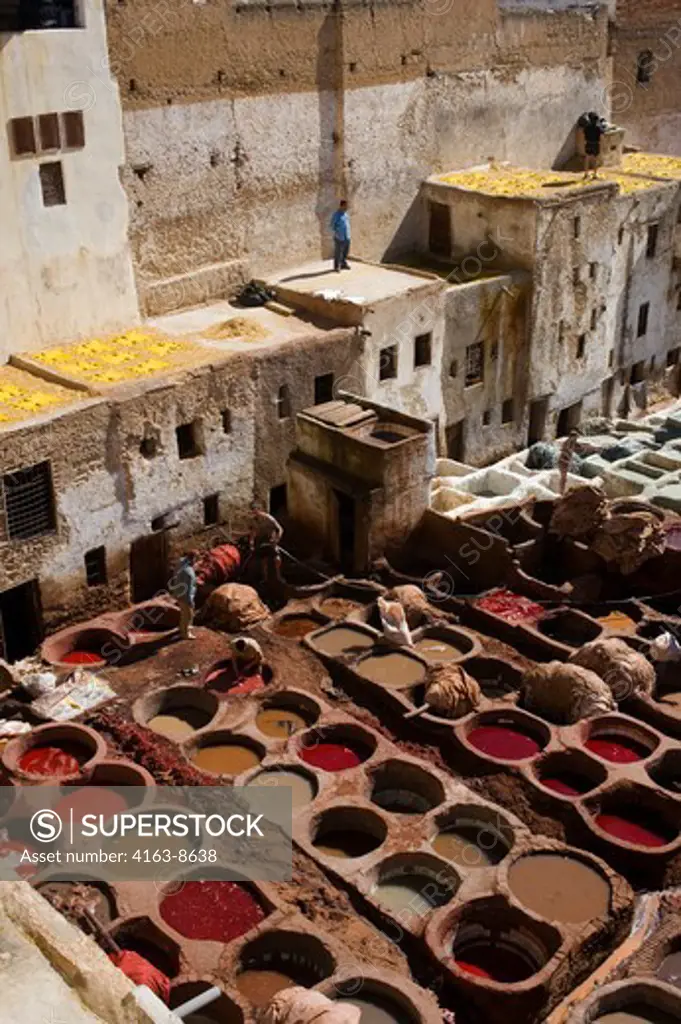 MOROCCO, FEZ, MEDINA (OLD TOWN), OVERVIEW OF TANNERIES