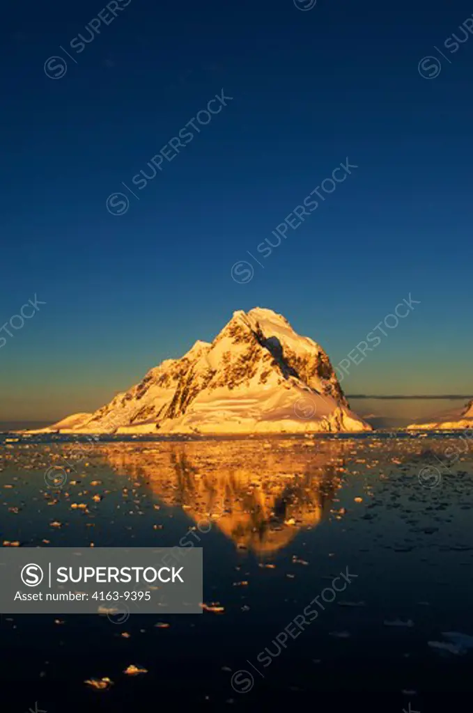 ANTARCTICA, ANTARCTIC PENINSULA, VIEW OF LEMAIRE CHANNEL, LANDSCAPE IN EVENING LIGHT