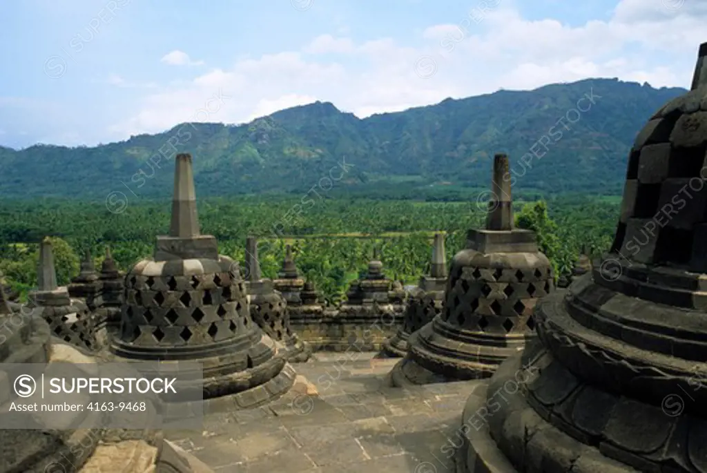 INDONESIA, ISLAND OF JAVA, MAGELANG, CENTRAL JAVA, BOROBUDUR BUDDHIST TEMPLE, BELL STUPAS, ERECTED BETWEEN 778--850 A.D.
