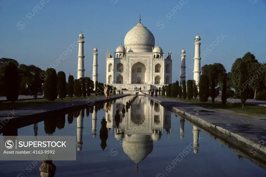 INDIA, AGRA, TAJ MAHAL VIEW, WITH REFLECTION IN WATER