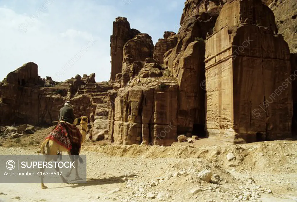 JORDAN, PETRA, ANCIENT TRADE ROUTE CITY, WITH BUILDING FACADES CARVED OUT OF SANDSTONE CLIFFS