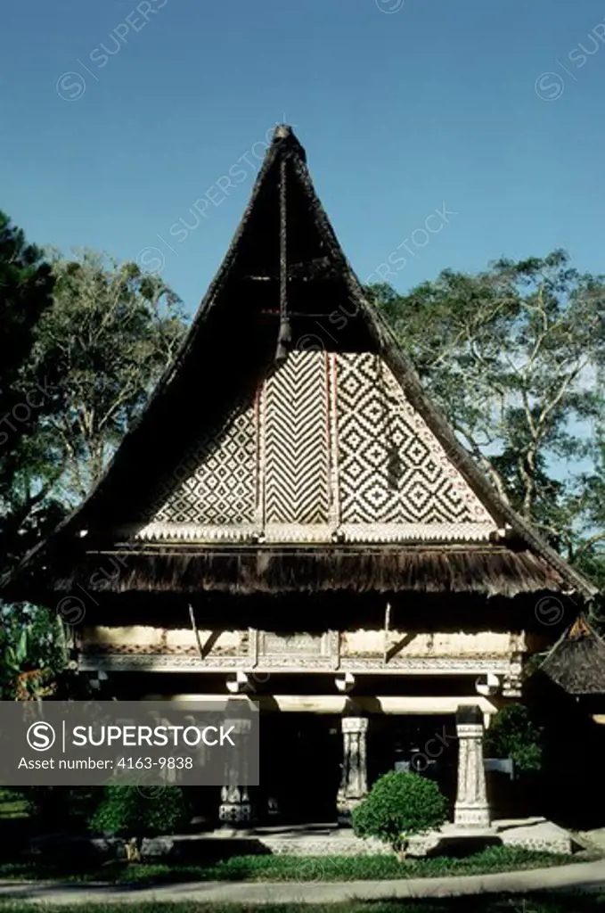 INDONESIA, SUMATRA, LAKE TOBA AREA, SIMALUNGUN VILLAGE MUSEUM, (FORMER HOME OF KING OF PURBA)