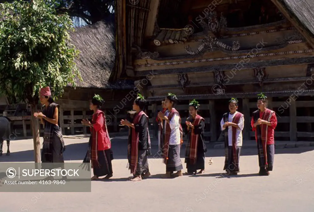 INDONESIA, SUMATRA, LAKE TOBA, SAMOSIR ISLAND, SIMANINDO, BATAK TRADITIONAL DANCES