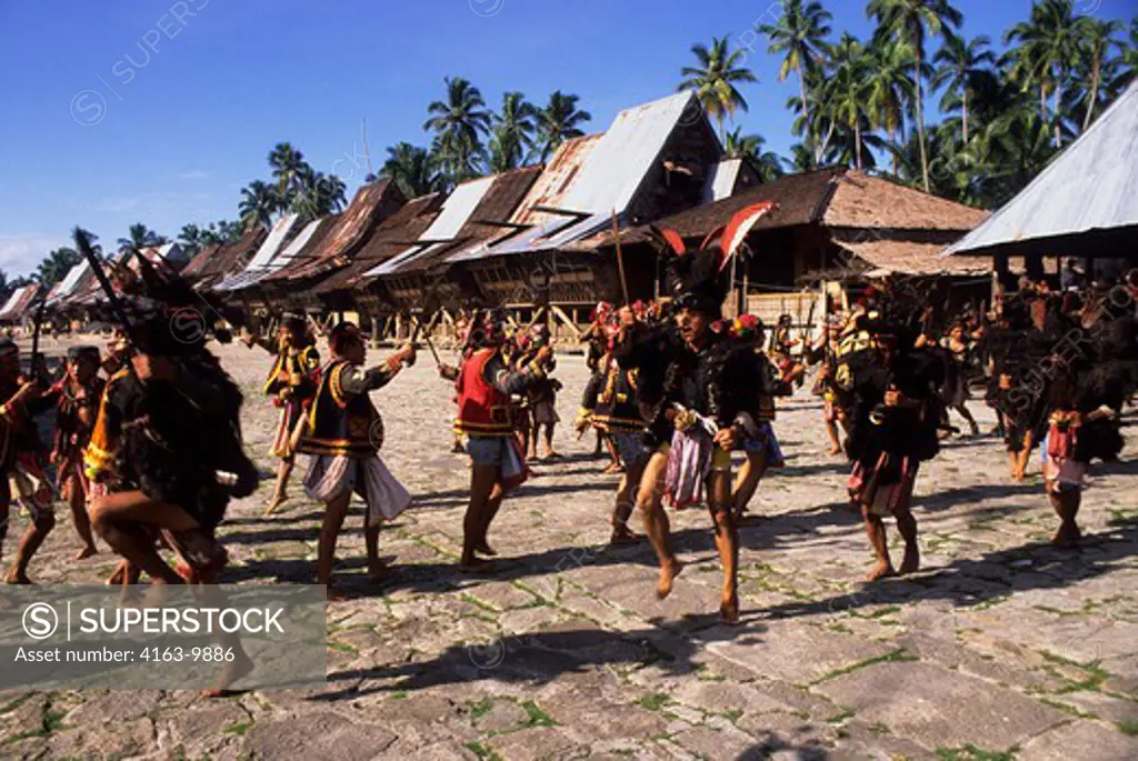 ASIA, INDONESIA, SUMATRA, NIAS ISLAND, BAWOMATALUO VILLAGE, TRADITIONAL WAR DANCE