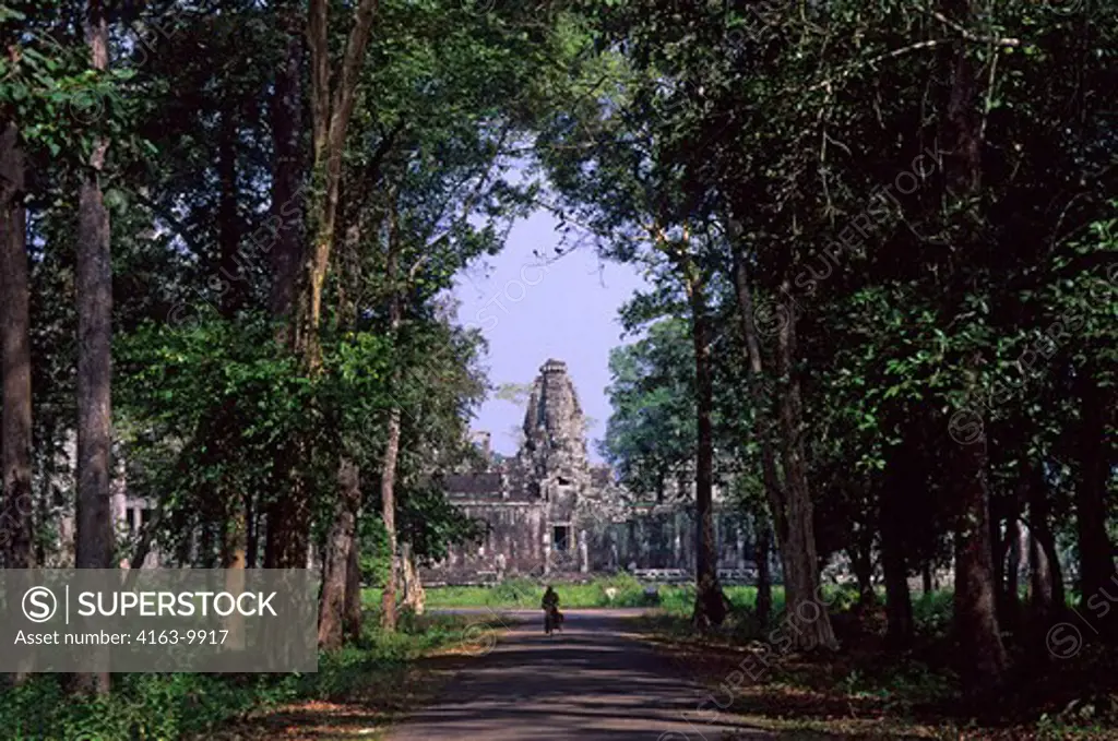 CAMBODIA, ANGKOR, ANGKOR THOM, VIEW OF BAYON TEMPLE, BUILT END OF 1100'S