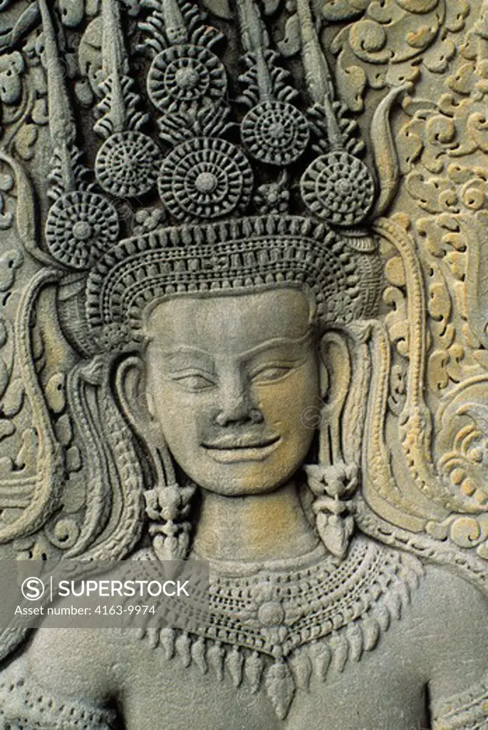 CAMBODIA, ANGKOR, ANGKOR WAT, CENTRAL STRUCTURE, GALLERY, BAS-RELIEF CARVING OF APSARA