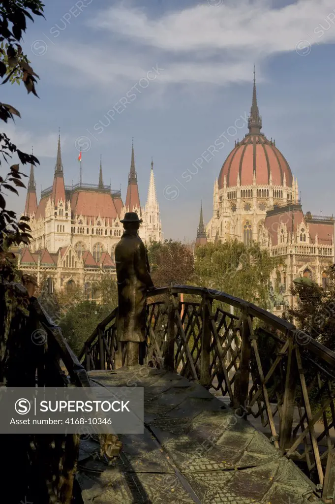 Hungary, Budapest, Parliament Building, Statue