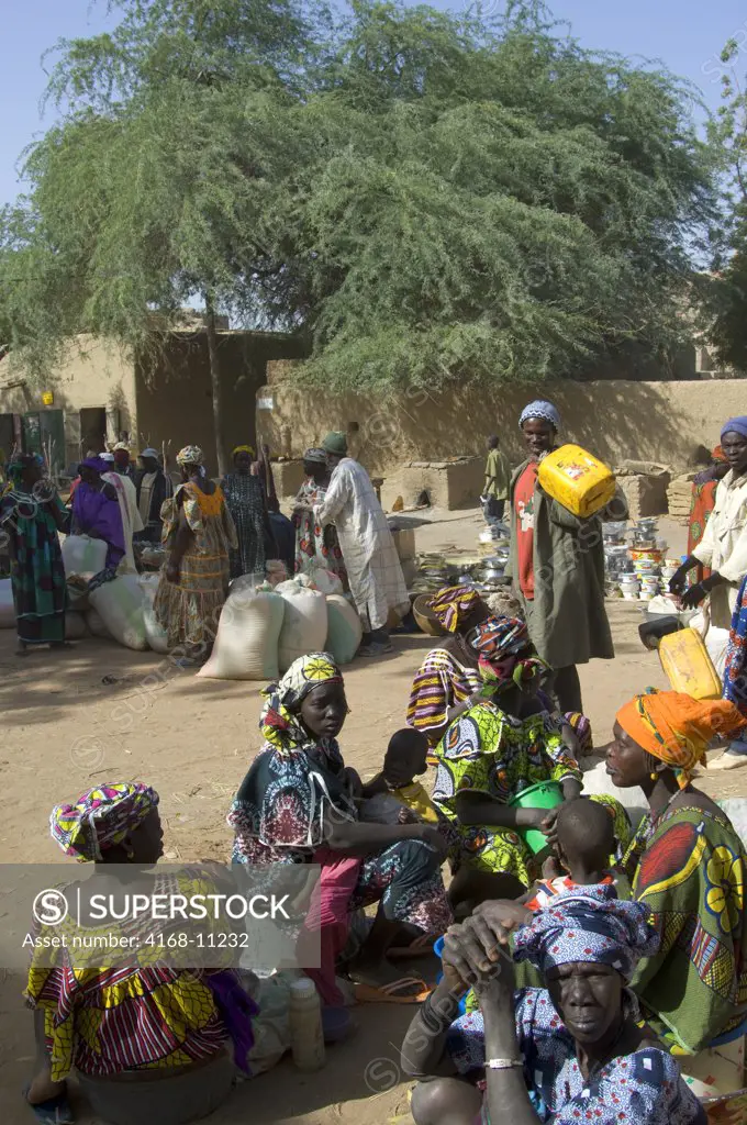 Mali, Djenne, Weekly Market In Square In Front Of Mosque, Market Scene