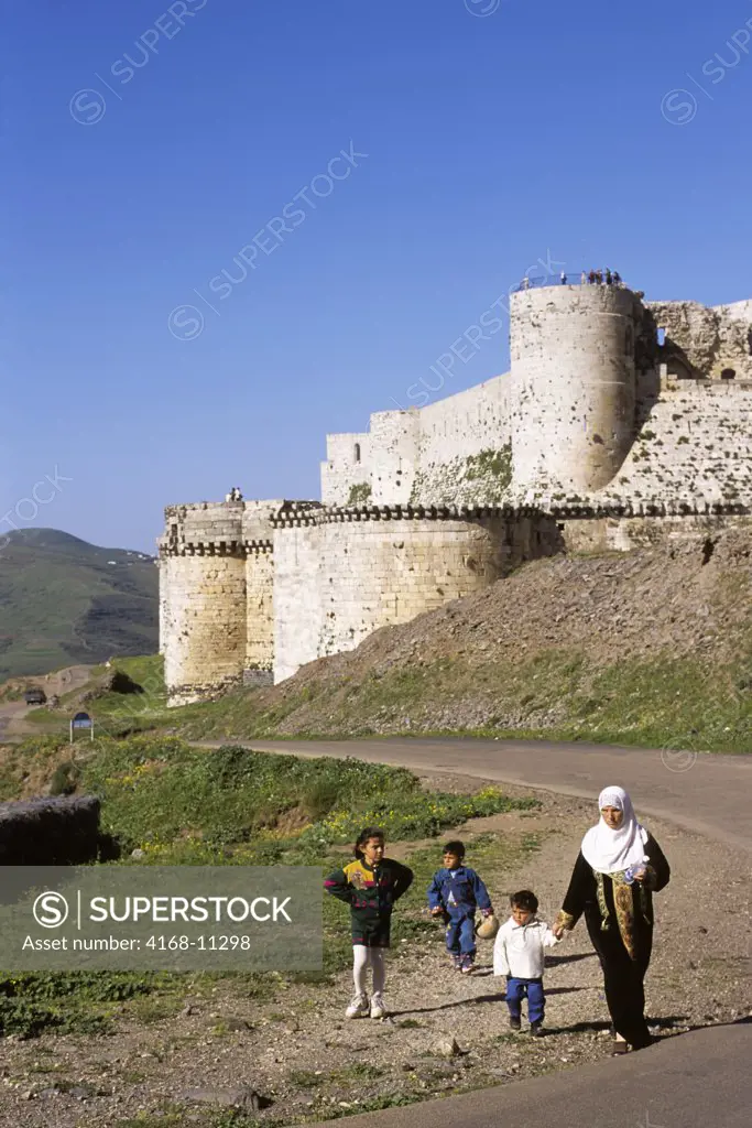 Syria, Near Homs, Central Syria, Crac Des Chevaliers, Syrian Mother With Children