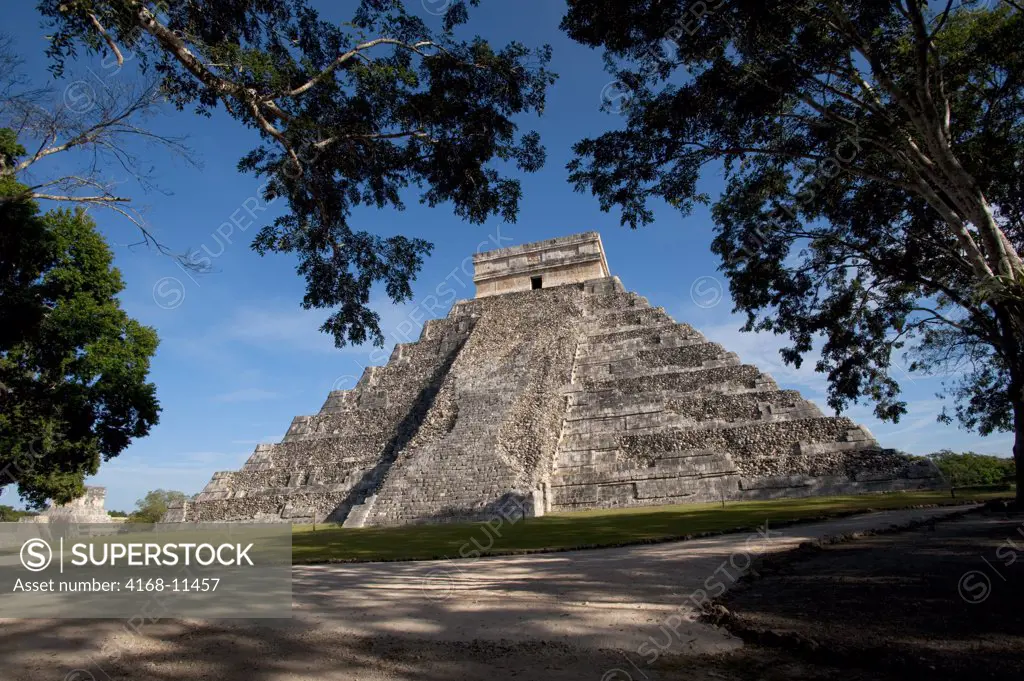 Mexico, Yucatan Peninsula, Near Cancun, Maya Ruins Of Chichen Itza, Archaeological Site, El Castillo (Castle) Mayan Pyramid