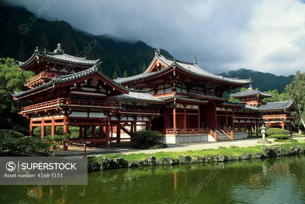 USA, HAWAII, OAHU, VALLEY OF THE TEMPLES, BYODO-IN TEMPLE (BUDDHIST)