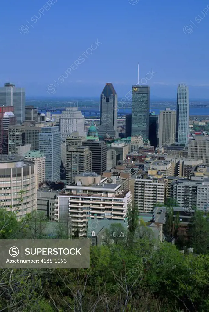 CANADA,QUEBEC, MONTREAL, PARK MONT ROYAL OBSERVATION PLATFORM, VIEW OF CITY