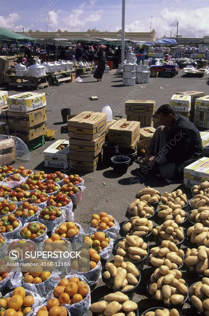Saudi Arabia, Near Abha, Al Wadijan, Friday Market, Tomatoes, Oranges, And Potatoes